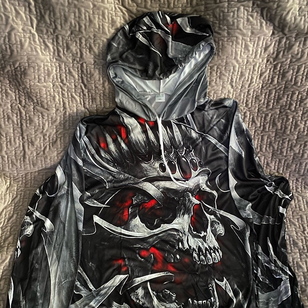 SKULL LONG SLEEVE HOODIE - NWOT